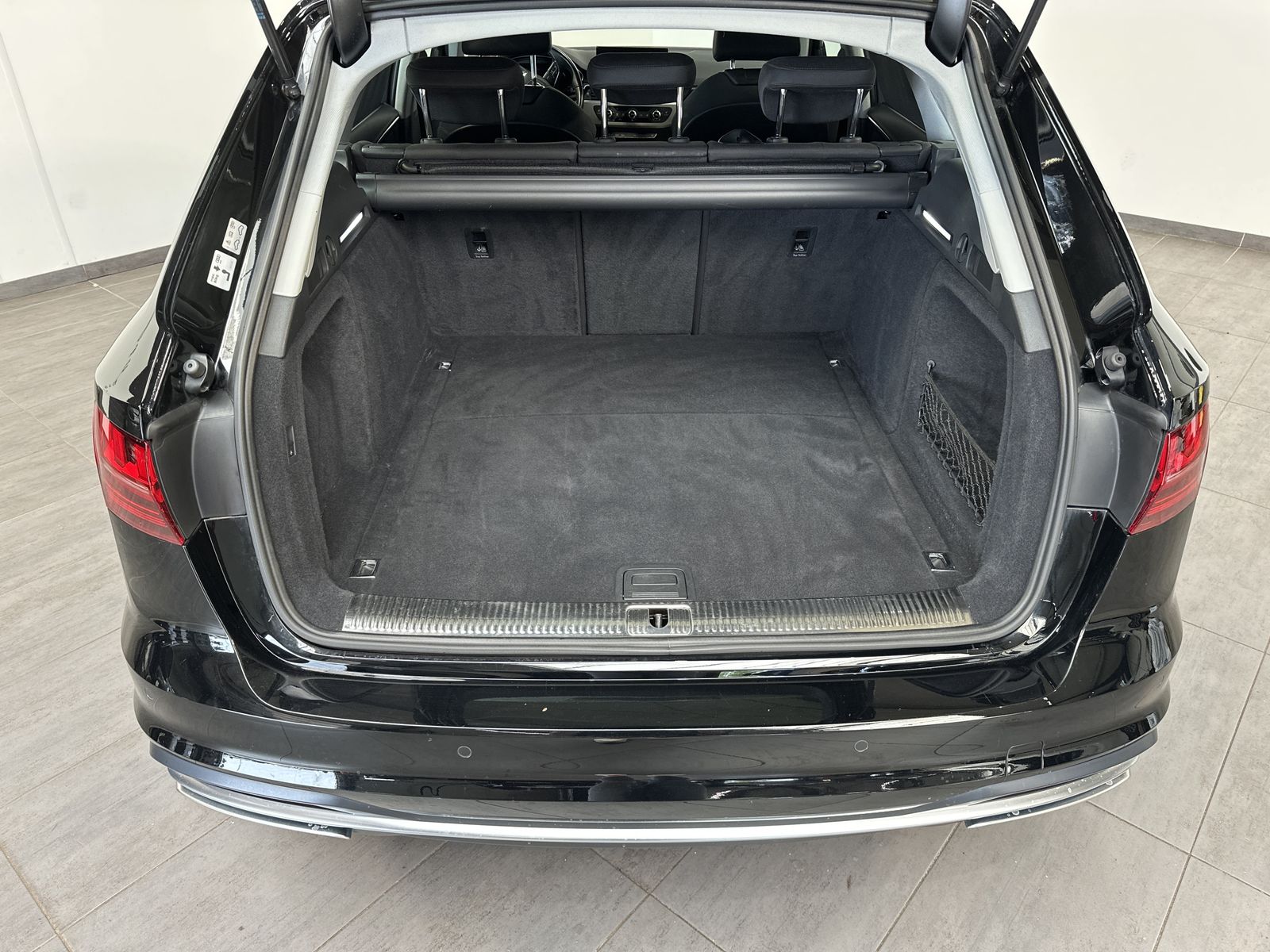 Fahrzeugabbildung Audi A4 Avant 45 TFSI Quattro Advanced NAV+LED+AHK+VC