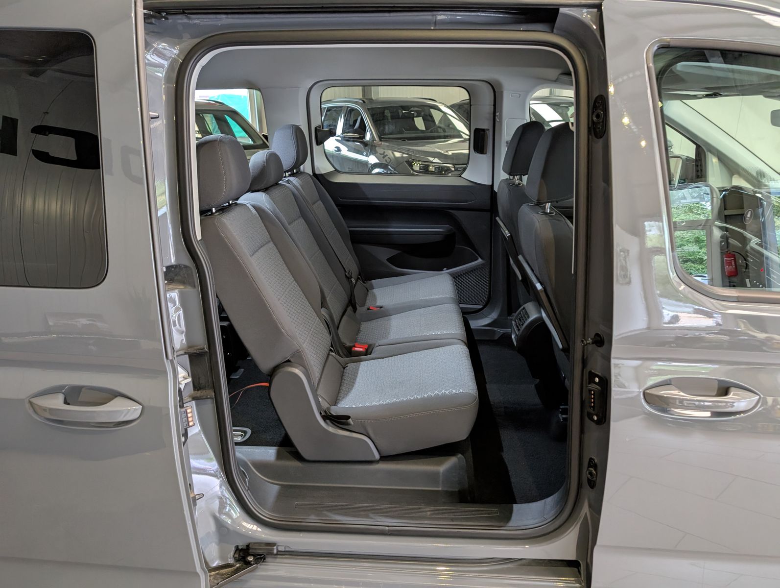 Fahrzeugabbildung Ford Tourneo Connect L2 Titanium 7-Sitze Bi-LED Cam A