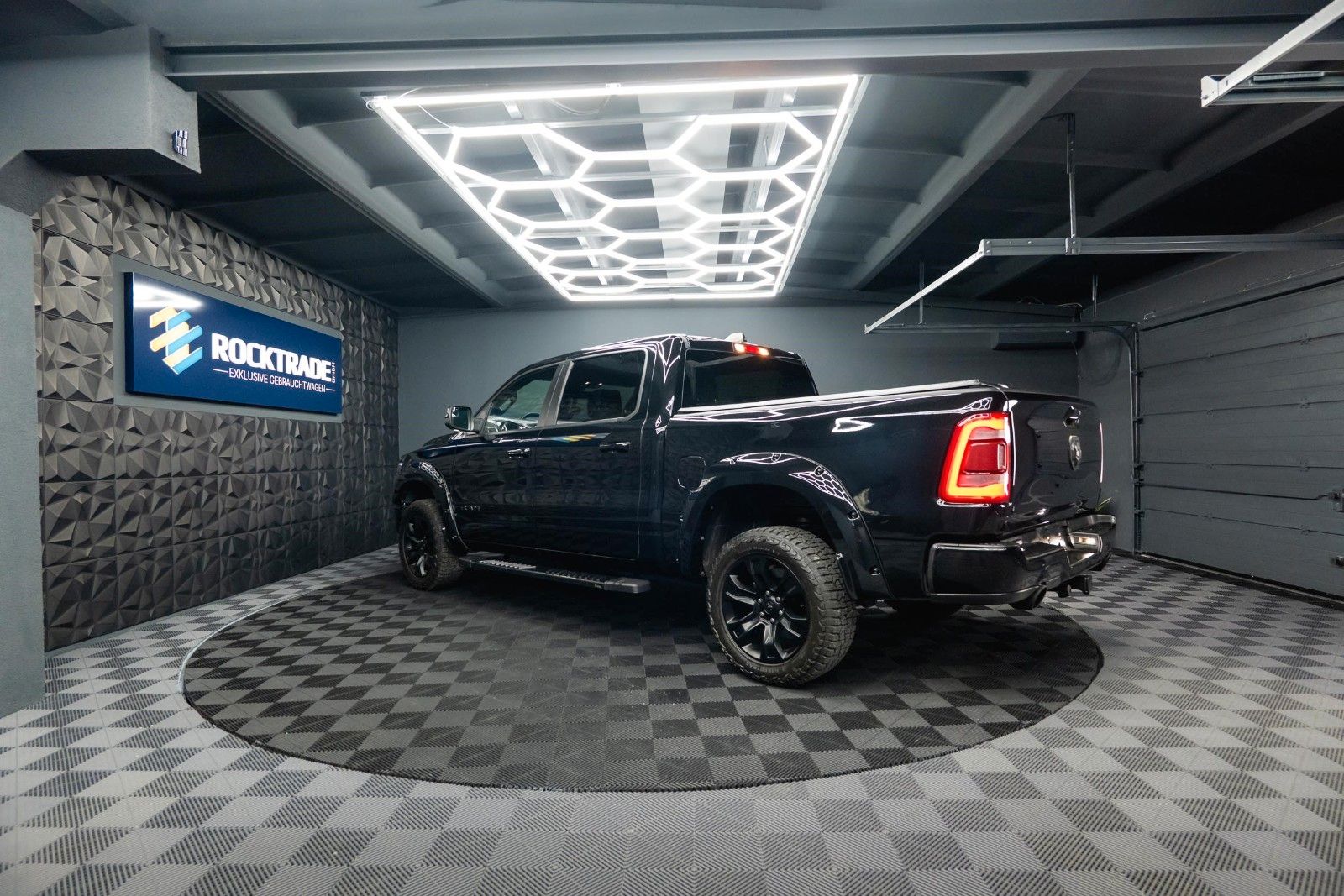 Fahrzeugabbildung Dodge RAM 5.7 V8 HEMI 4x4 LARAMIE Offroad Night LED