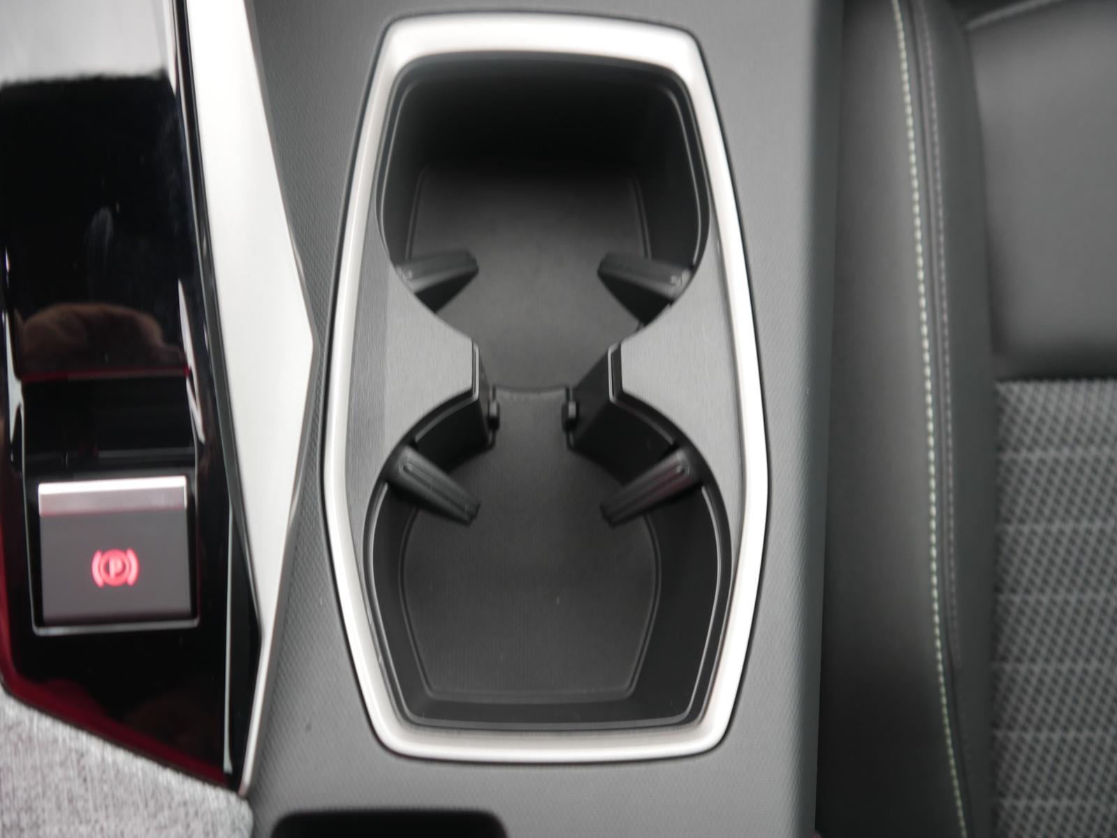 Peugeot 3008 GT 1.2 Hybrid 145 Aut. Matrix ACC Navi Kame
