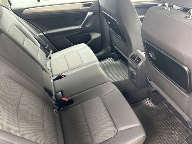 Fahrzeugabbildung Volkswagen Golf Sportsvan 1.4 DSG+1.Hand+NaviZB+SHZ+Allw.LM