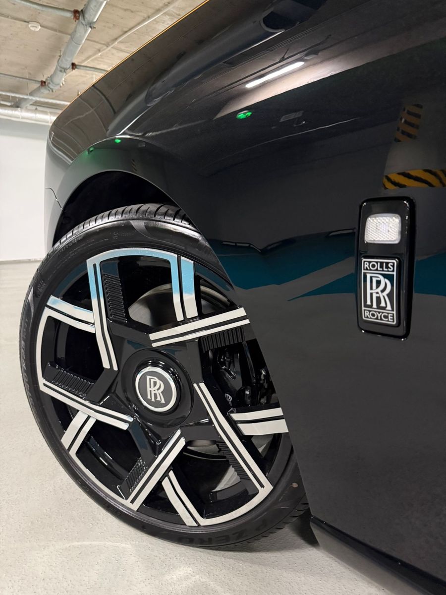 Fahrzeugabbildung Rolls-Royce Cullinan BLACK BADGE OPTIK/THEATER/BESPOKE AUDIO