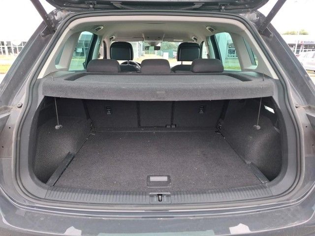 Fahrzeugabbildung Volkswagen Tiguan Life 2.0TDI DSG Navi LED ACC elekHeck