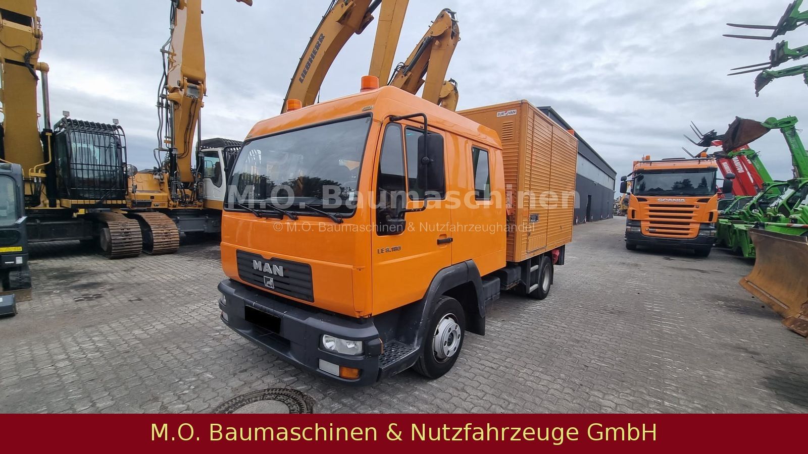Fahrzeugabbildung MAN LE 8.180 / Doppelkabine / Koffer / Rampe