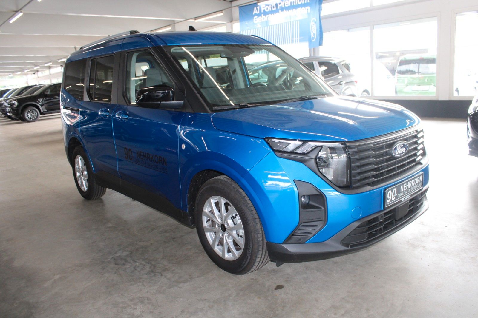 Fahrzeugabbildung Ford Tourneo Courier Titanium Automatik FahrerAssPak