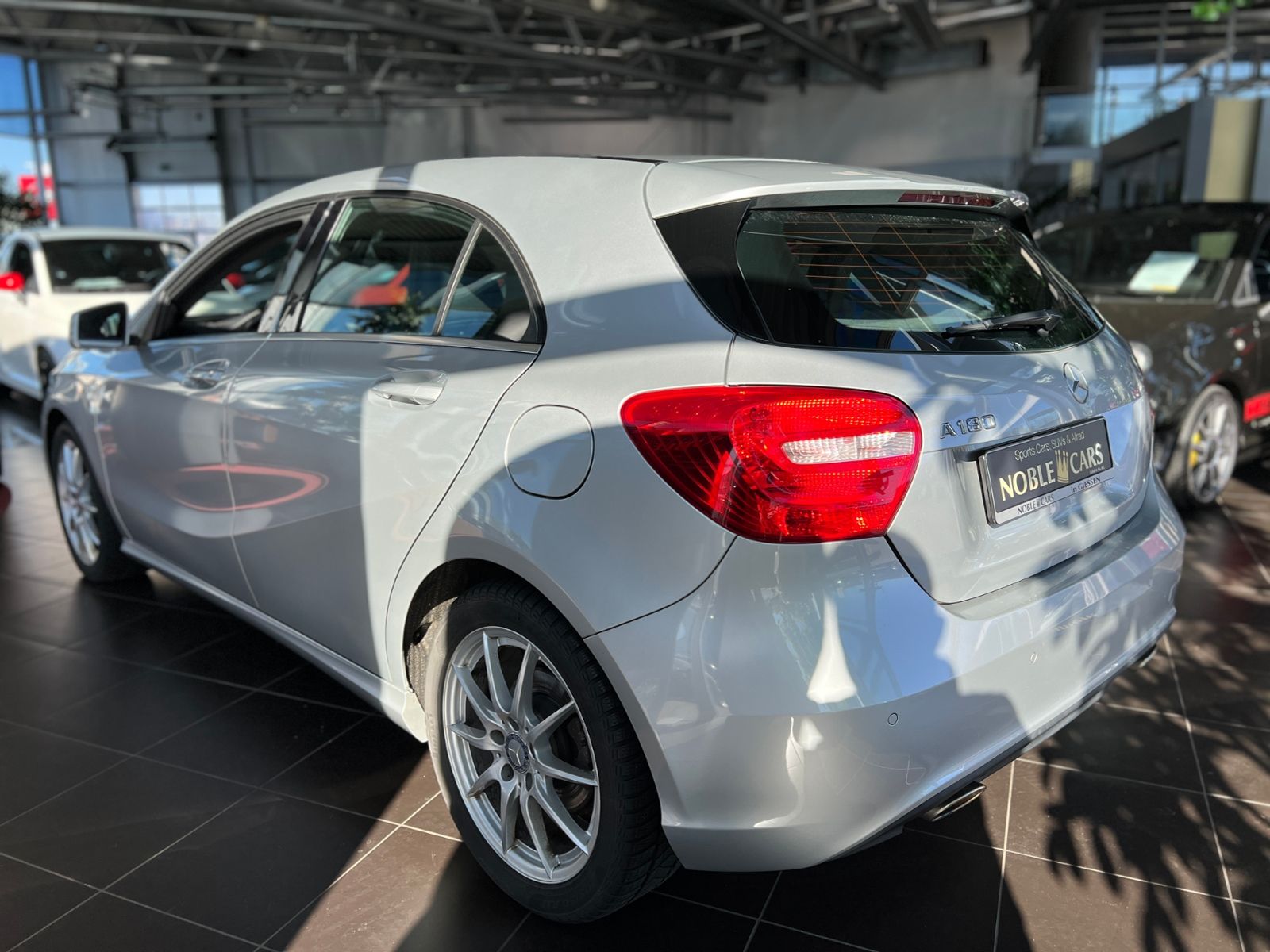 Fahrzeugabbildung Mercedes-Benz A 180 BlueEfficiency KLIMA NAV PDC SHZ ALU