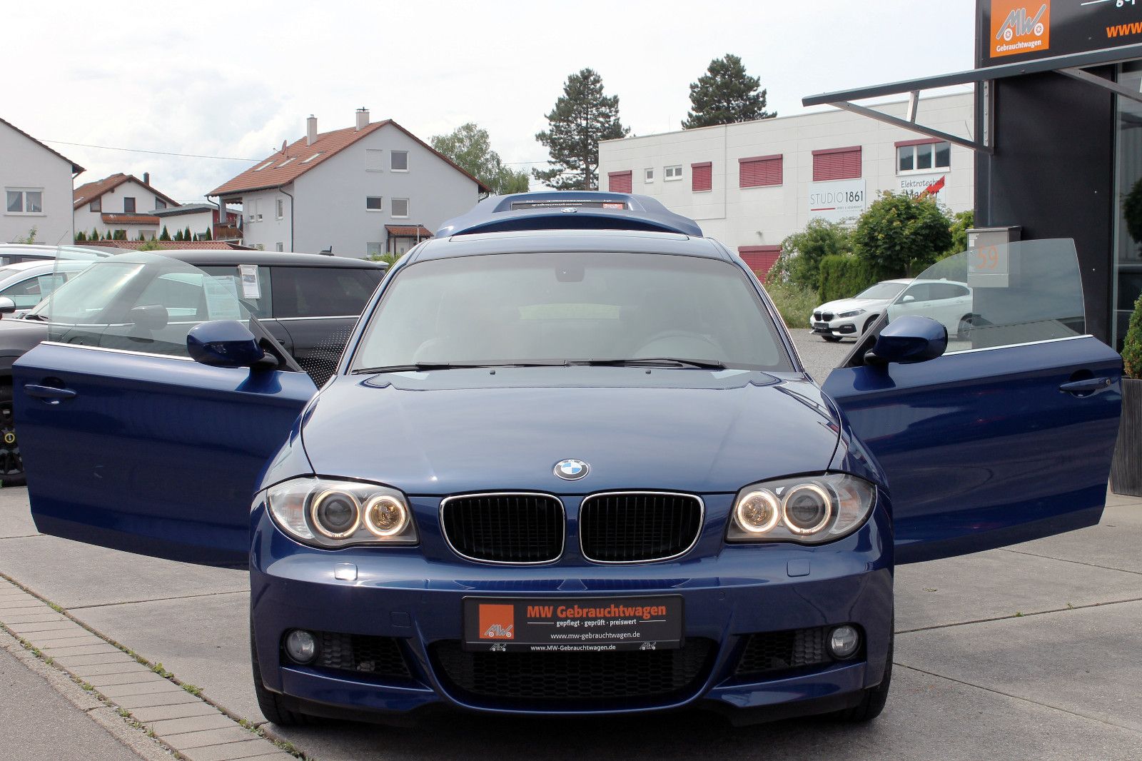 Fahrzeugabbildung BMW 125i Coupé E82 M-Sport PDC SHZ XENON eGSD 2Zonen