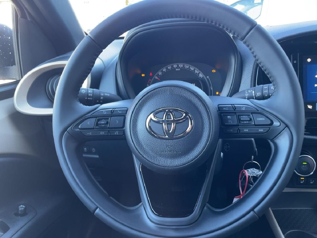 Fahrzeugabbildung Toyota Aygo X 1,0 l Teamplayer