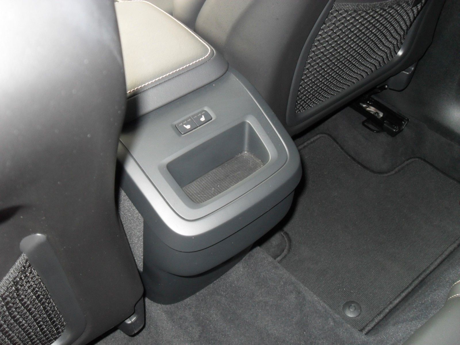 Fahrzeugabbildung Volvo XC 60 B5 Plus Black Edition AWD | HeadUp | 360°