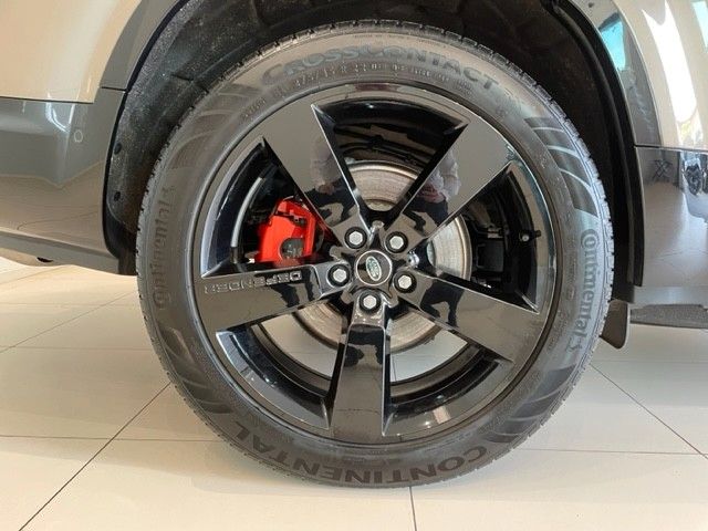 Fahrzeugabbildung Land Rover Defender 130 D300 X  Standheizung & Acht Sitze