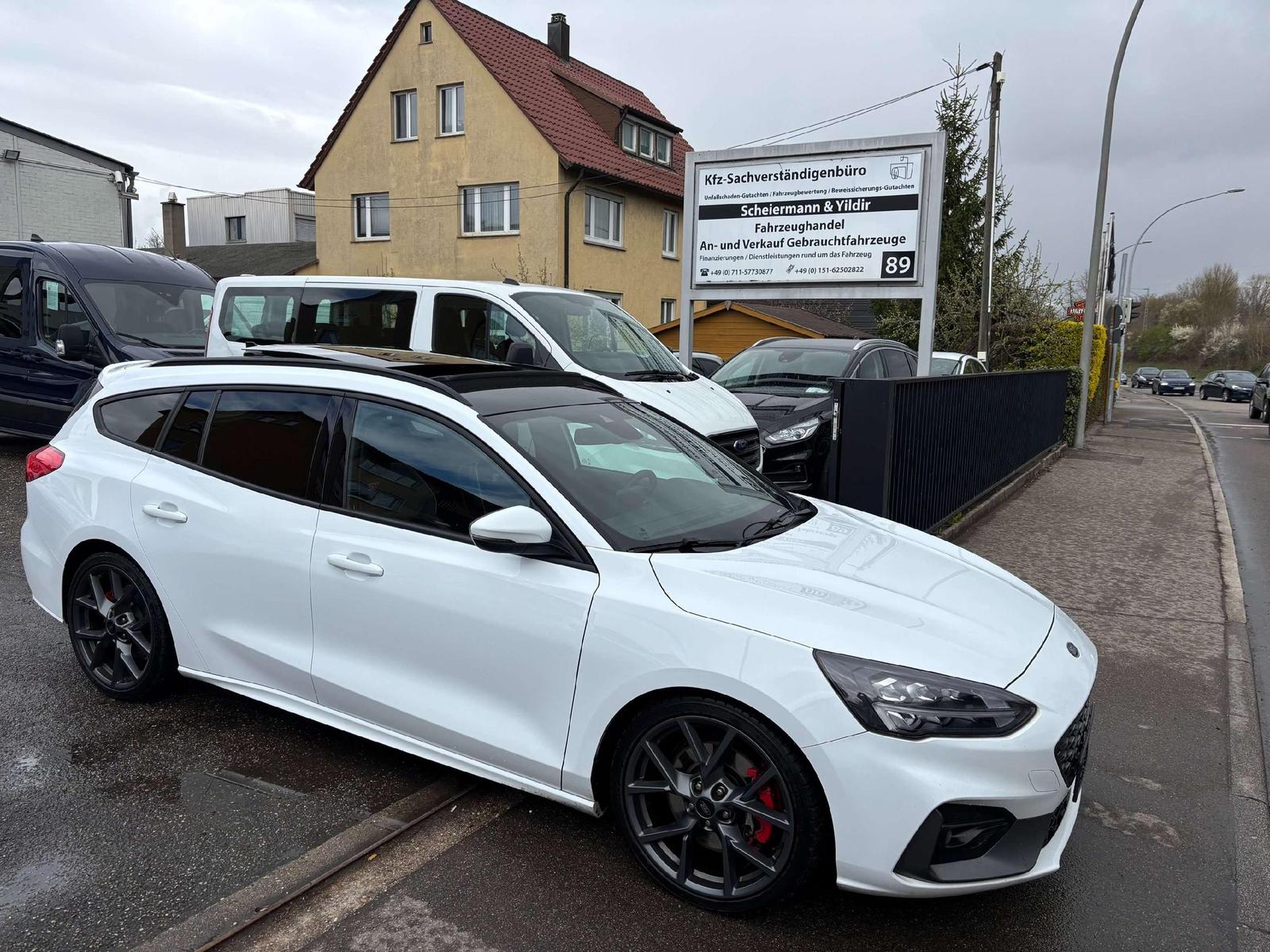 Ford Focus ST 190 PS Pano LED PTS Kamera el. Sitze