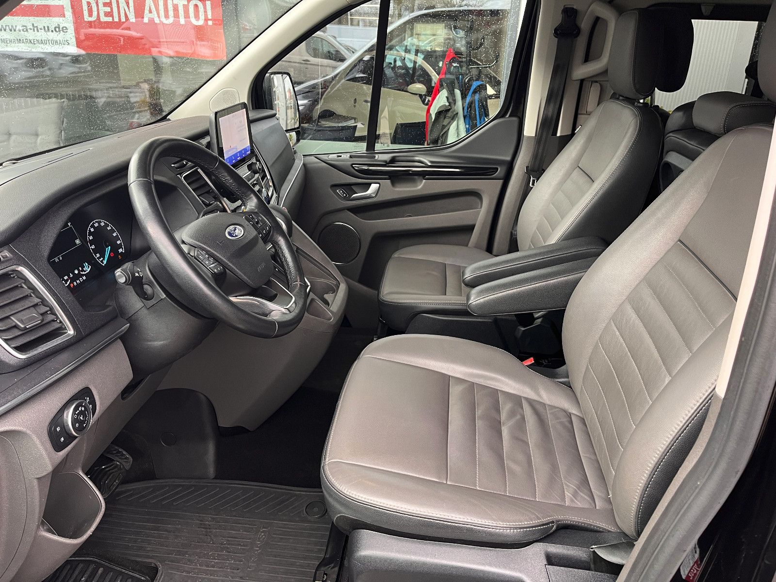 Fahrzeugabbildung Ford Tourneo Custom Titanium X L2 Autom.