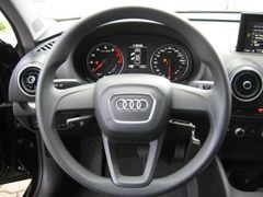 Fahrzeugabbildung Audi A3 Lim. 1.5 TFSI S-TRONIC NAVI/SHZ/TEMP./XENON