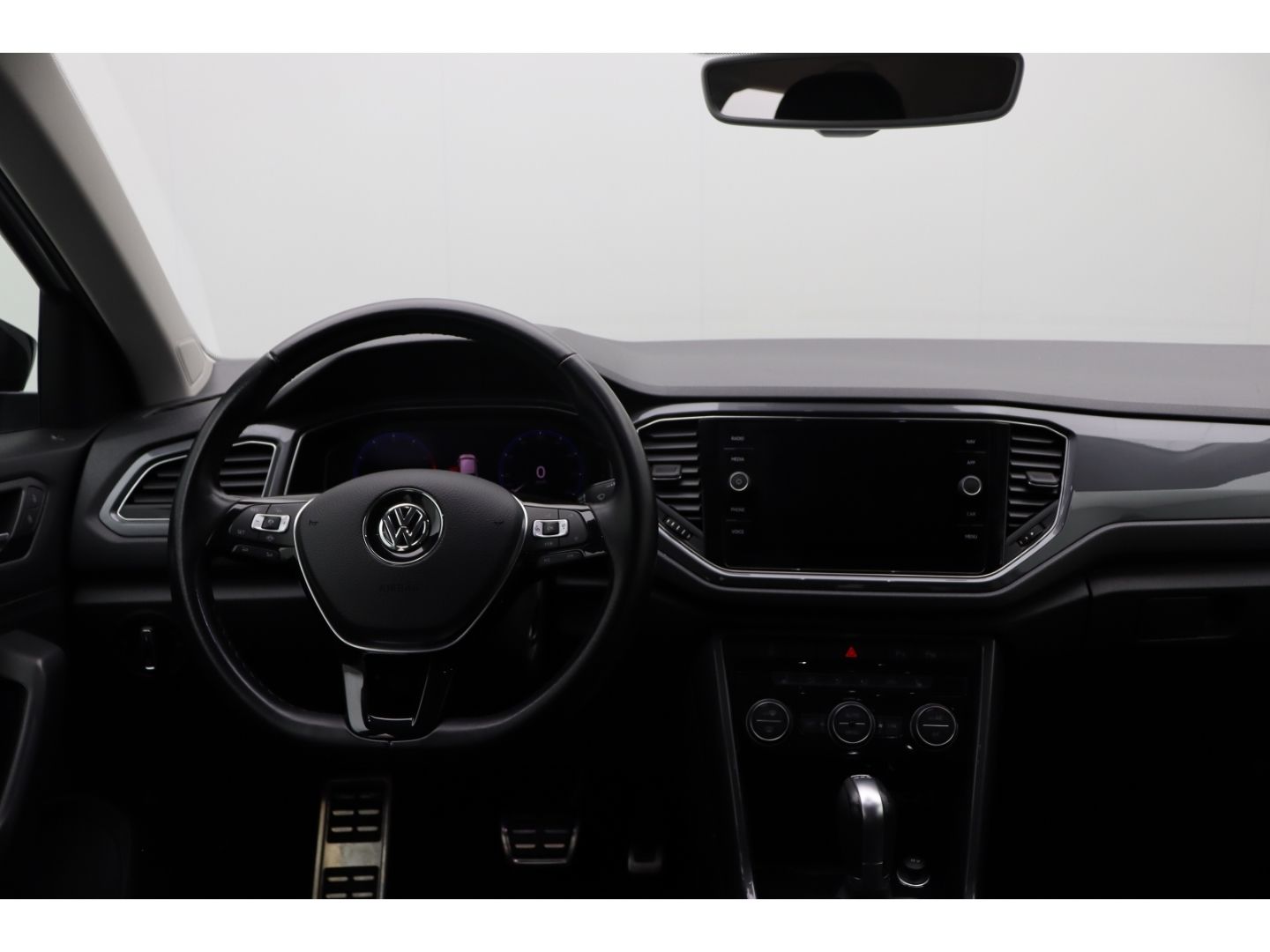 Fahrzeugabbildung Volkswagen T-Roc IQ.DRIVE AHK Kamera Digi Cockpit DAB