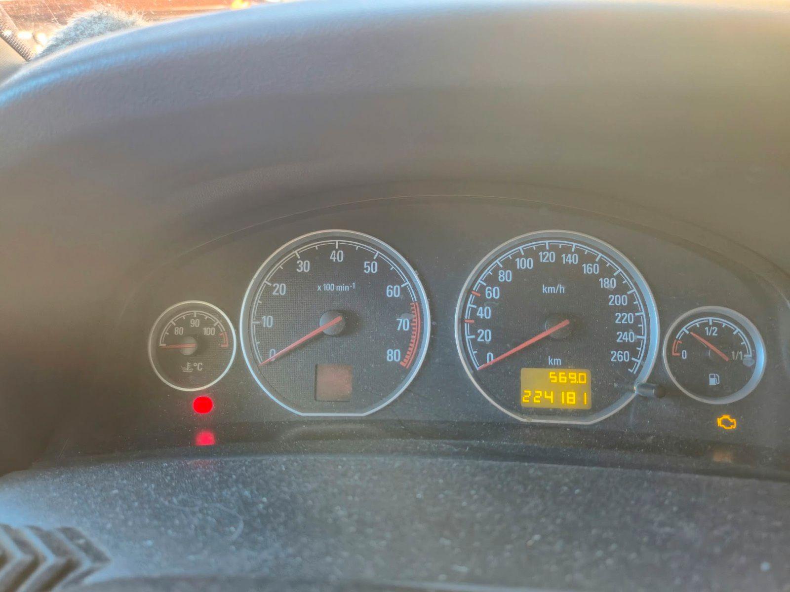 Opel Vectra 2004 — engine 155 HP (114kW)