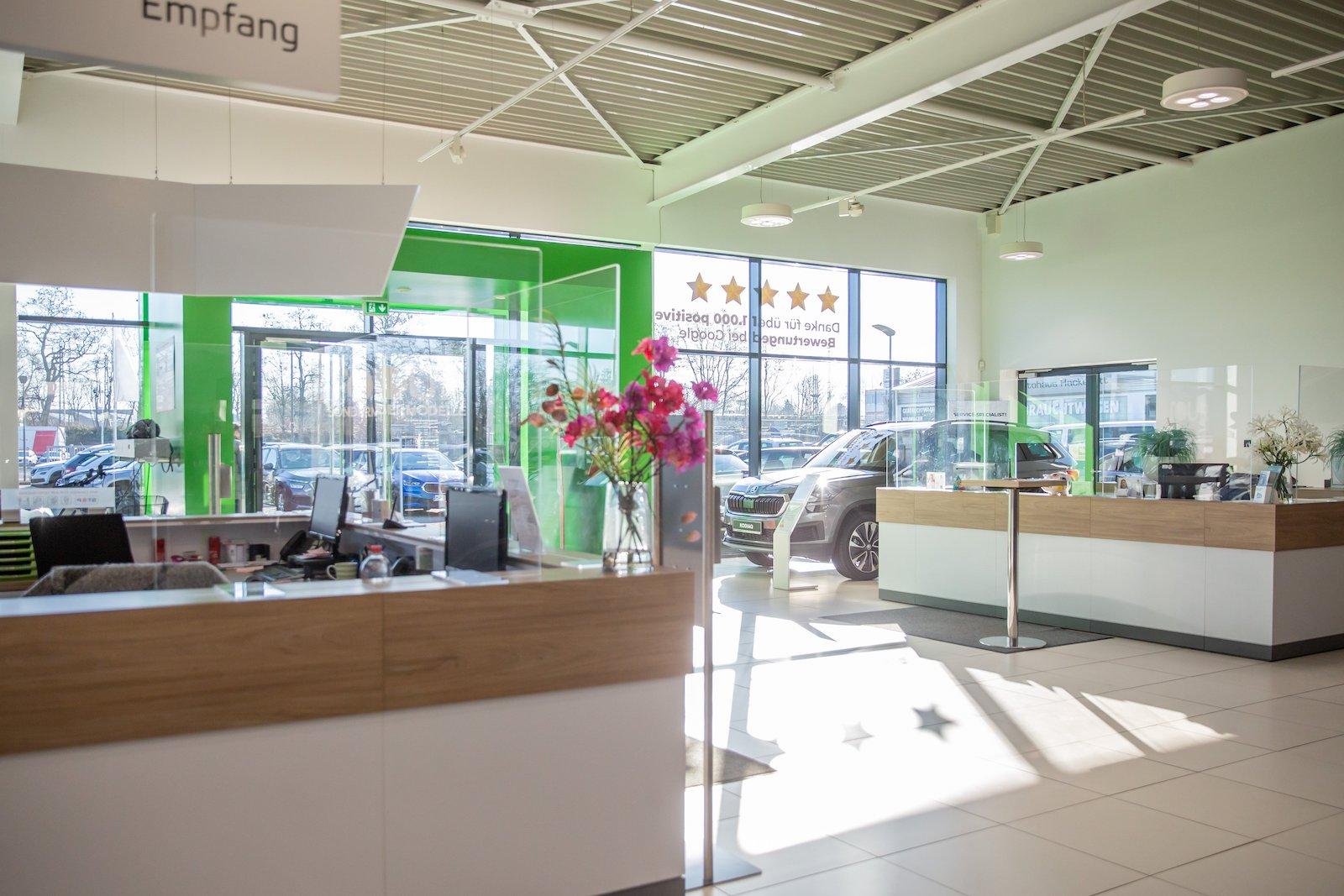 showroom-image-top
