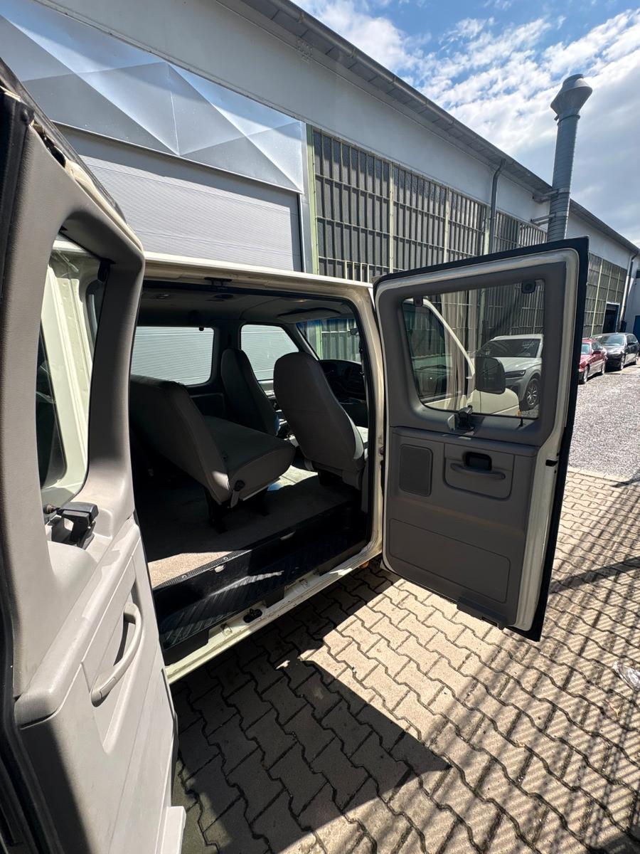 Ford E350 CLUB WAGON VAN V8 TÜV Neu