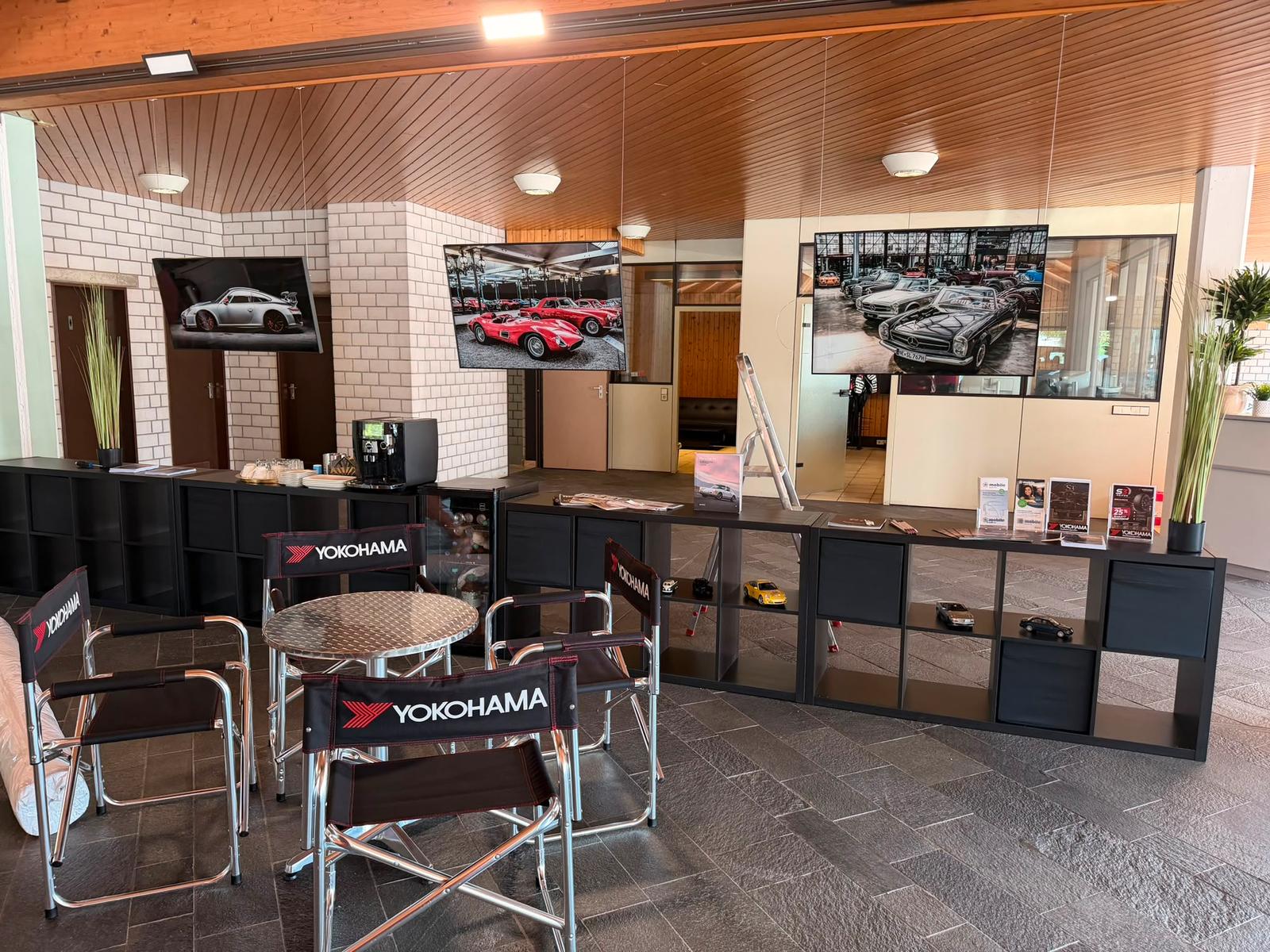 showroom-image-top