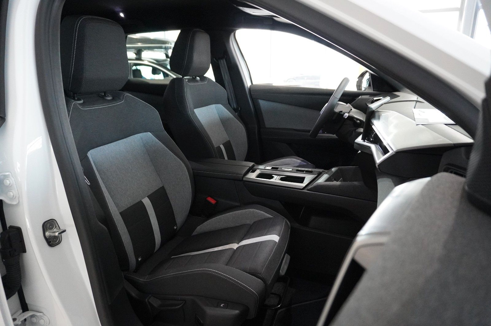 Fahrzeugabbildung Opel Grandland 1.2 48V HYBRID EDIT. NAVI/LED/KAMERA