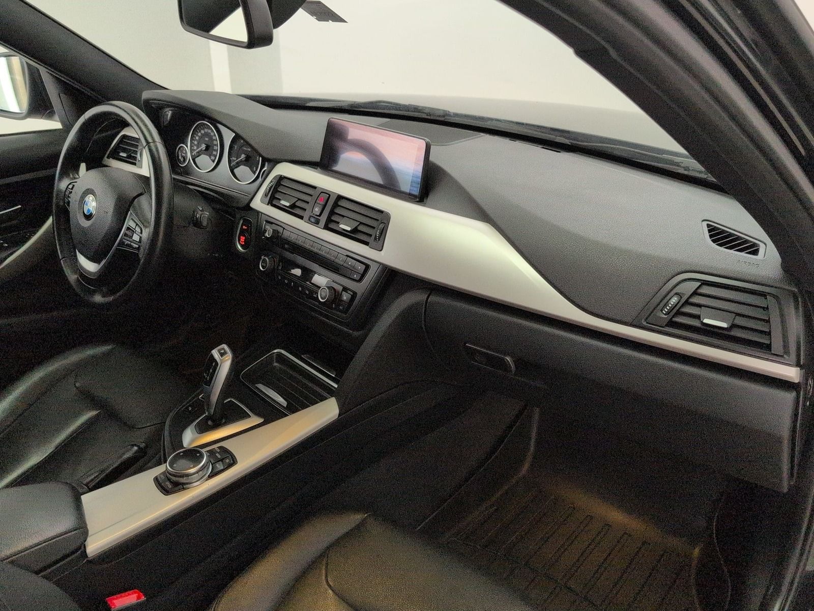 Fahrzeugabbildung BMW 320 d Touring xDrive * Leder * Bi- Xenon