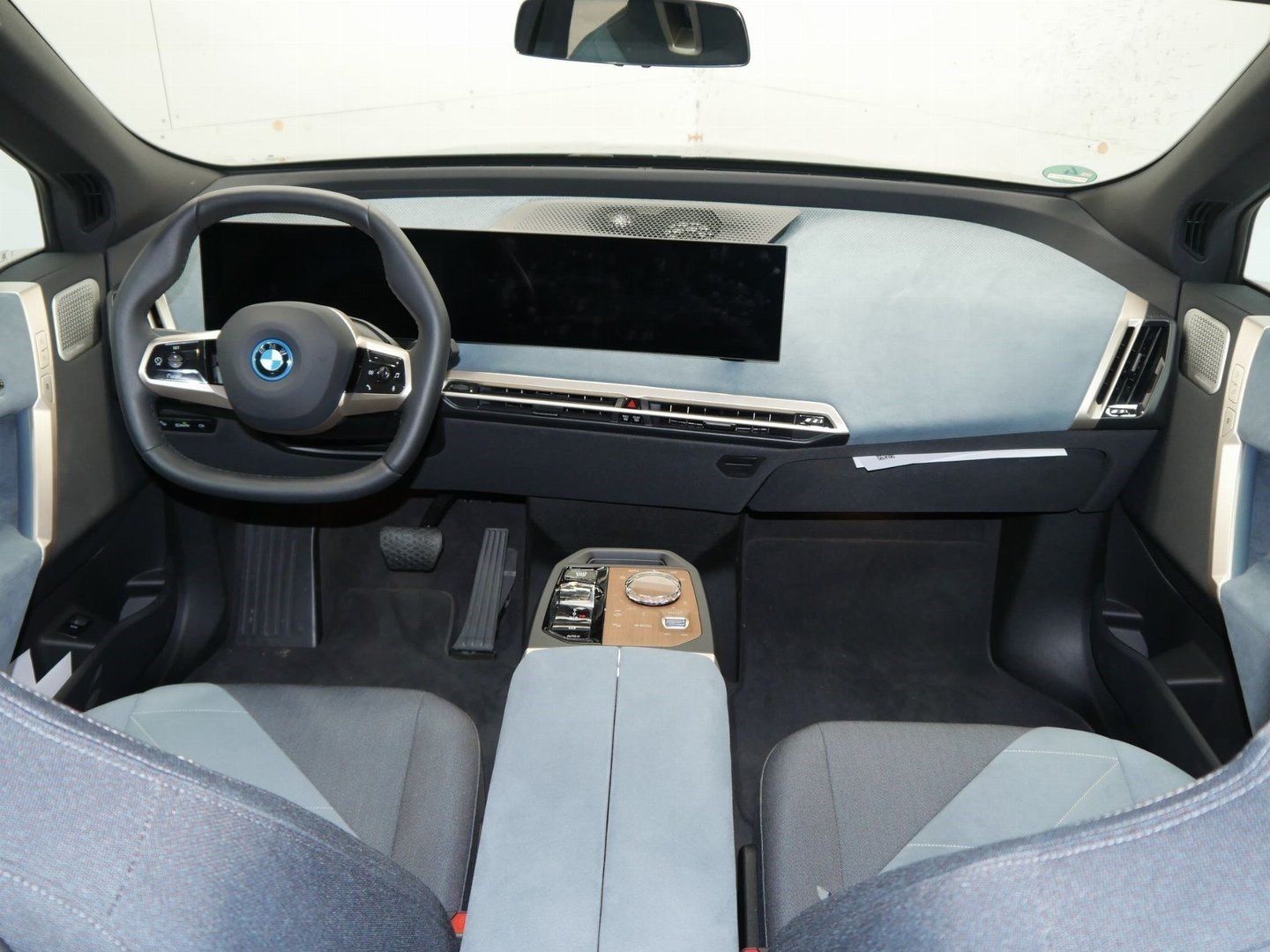 Fahrzeugabbildung BMW iX xDrive50 Sportpaket Skylounge Bowers & Wilkin