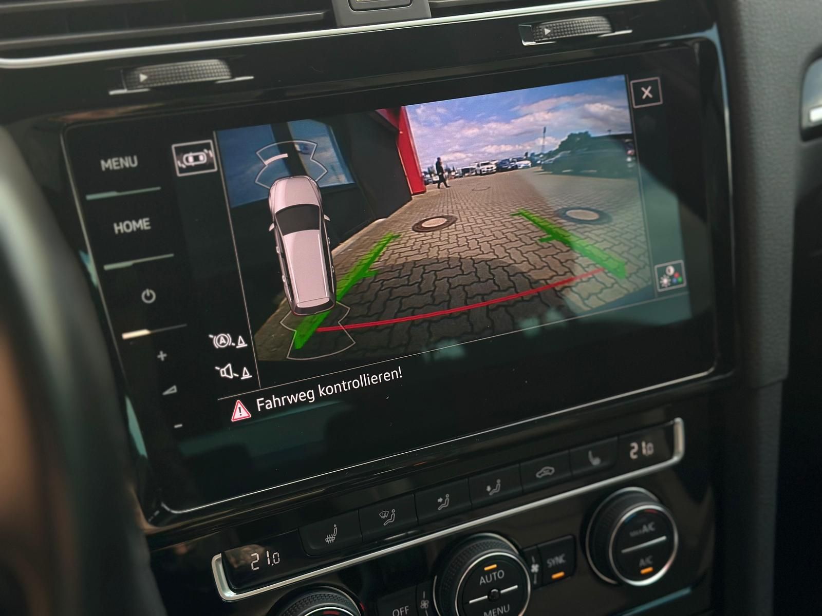 VW Golf VII R 2.0TFSI 4M *LED#PANO#ACC#DYNAUDIO#SHZ - Image 22