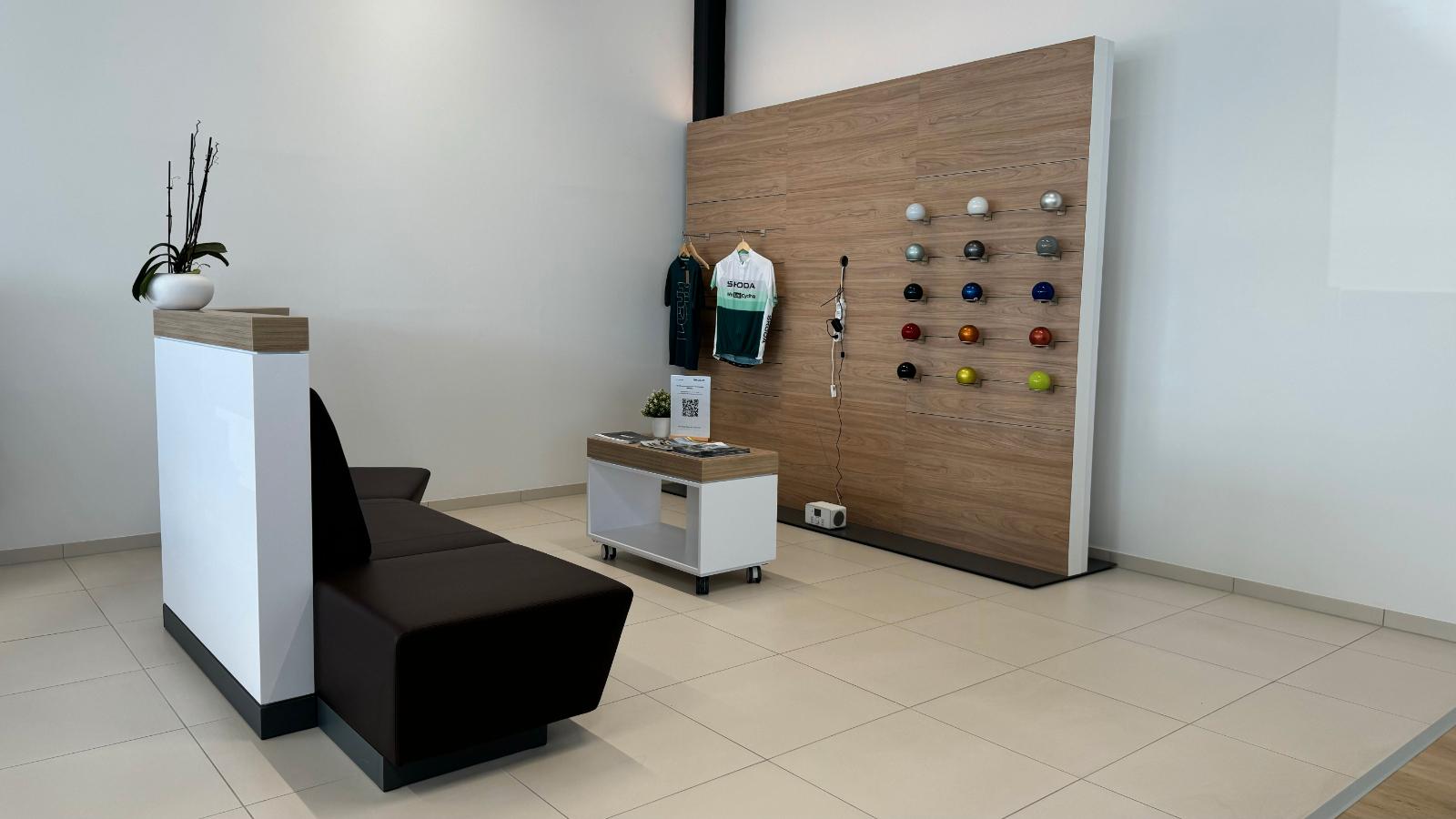 showroom-image-top
