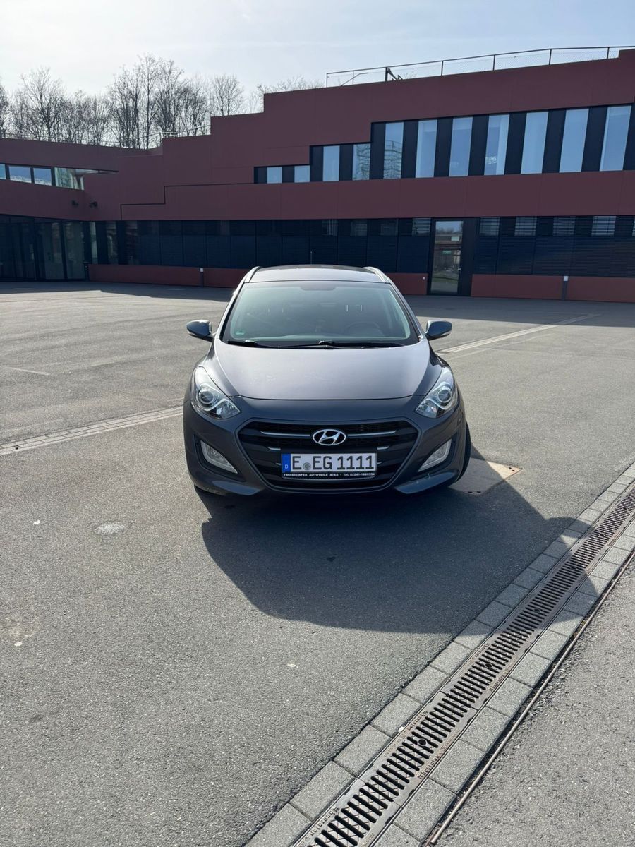 HYUNDAI i30