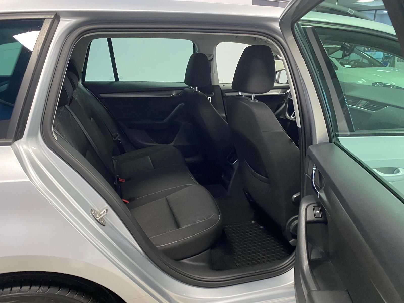 Fahrzeugabbildung SKODA Octavia 1.0 TSI Clever APP+KLIMA+PDC+SITZHEIZ+An