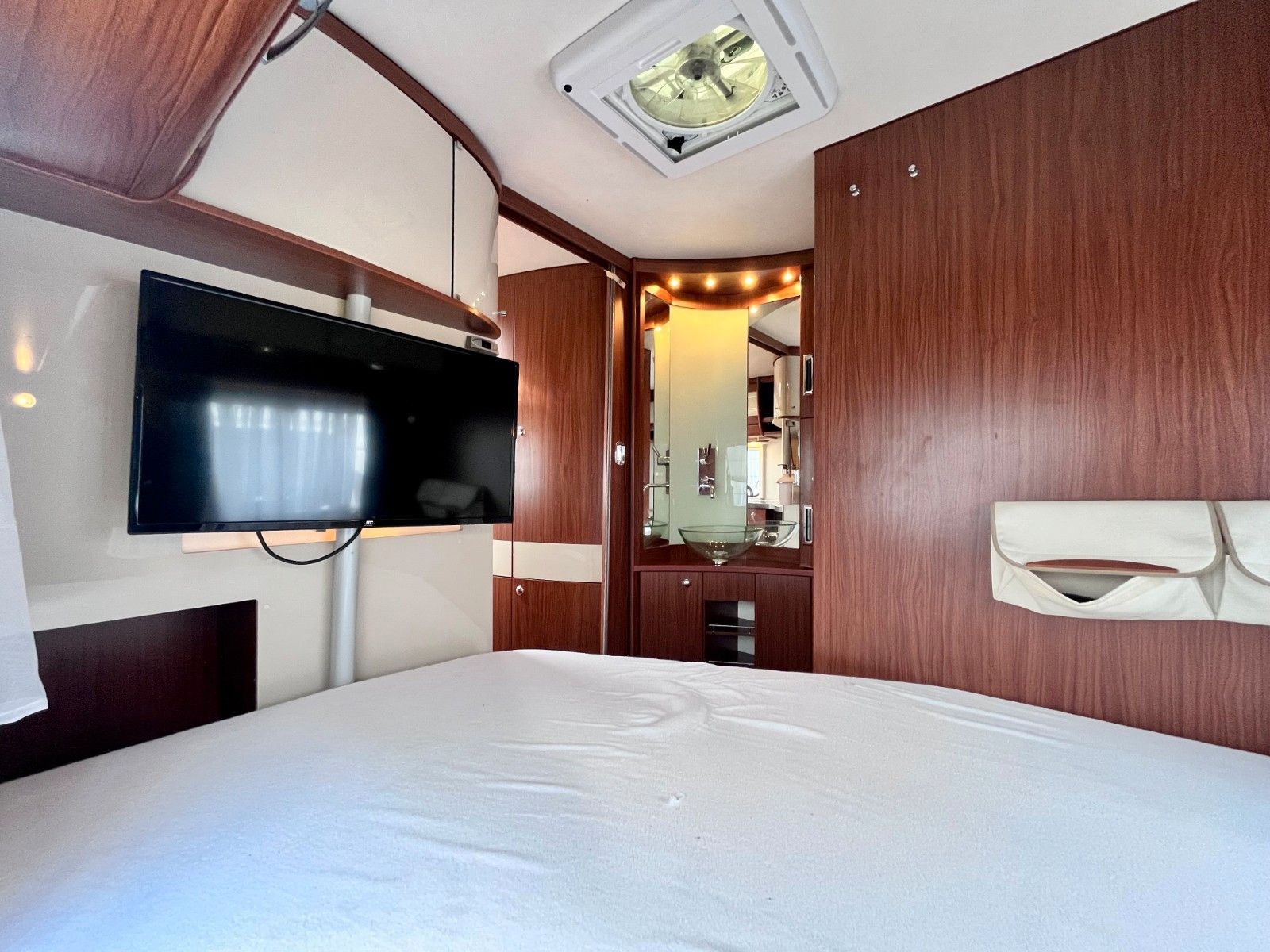 Fahrzeugabbildung HYMER / ERIBA / HYMERCAR Nova S 546 -Kinderbett, Solar, Mover -