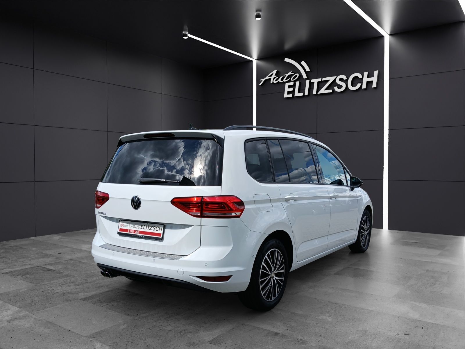 Fahrzeugabbildung Volkswagen Touran 2.0 TDI Highline DSG AHK Pano Kamera