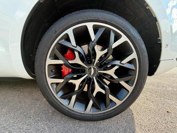 2020 Aston Martin DBX 缩略图 12