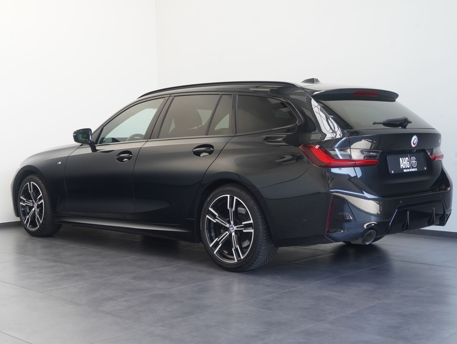 Fahrzeugabbildung BMW 320 i Touring M Sport SHADOW/WIDE/HEADUP/PANO