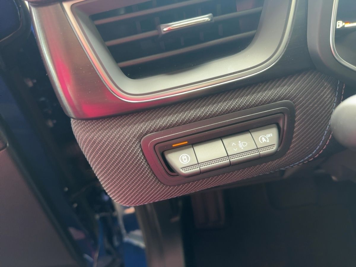 Fahrzeugabbildung Renault Captur Esprit Alpine Mild Hybrid 160 EDC