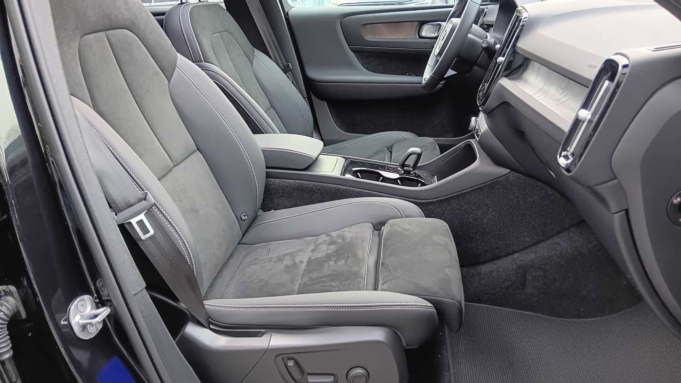 Fahrzeugabbildung Volvo XC40 Recharge Twin Ultimate AWD 'AHK, Schiebedac