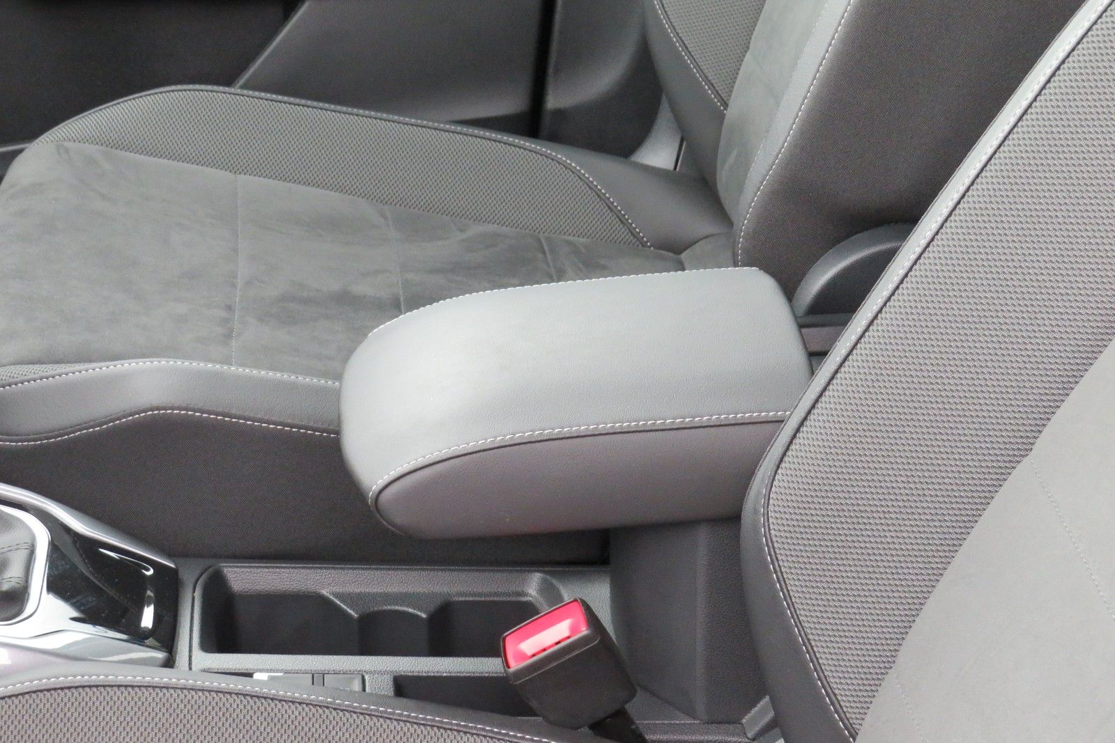 Fahrzeugabbildung Volkswagen T-Roc Style ACC APP MASSAGE SITZH. 17`KAMERA 1.H