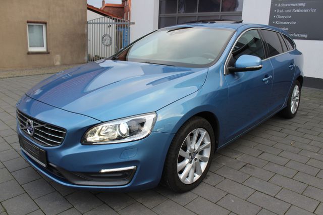 Volvo V60 Kombi Momentum (SCHIEBEDACH,RÜCKFAHRKAMERA)