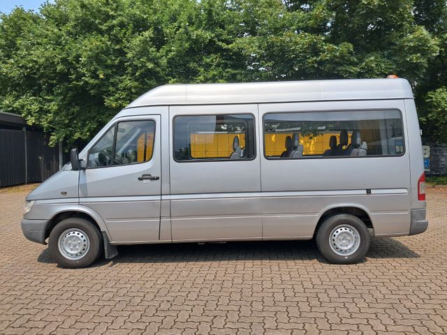 Mercedes-Benz Sprinter 208 CDI 2.2 liter 9 Sitzer Auffahrrampe