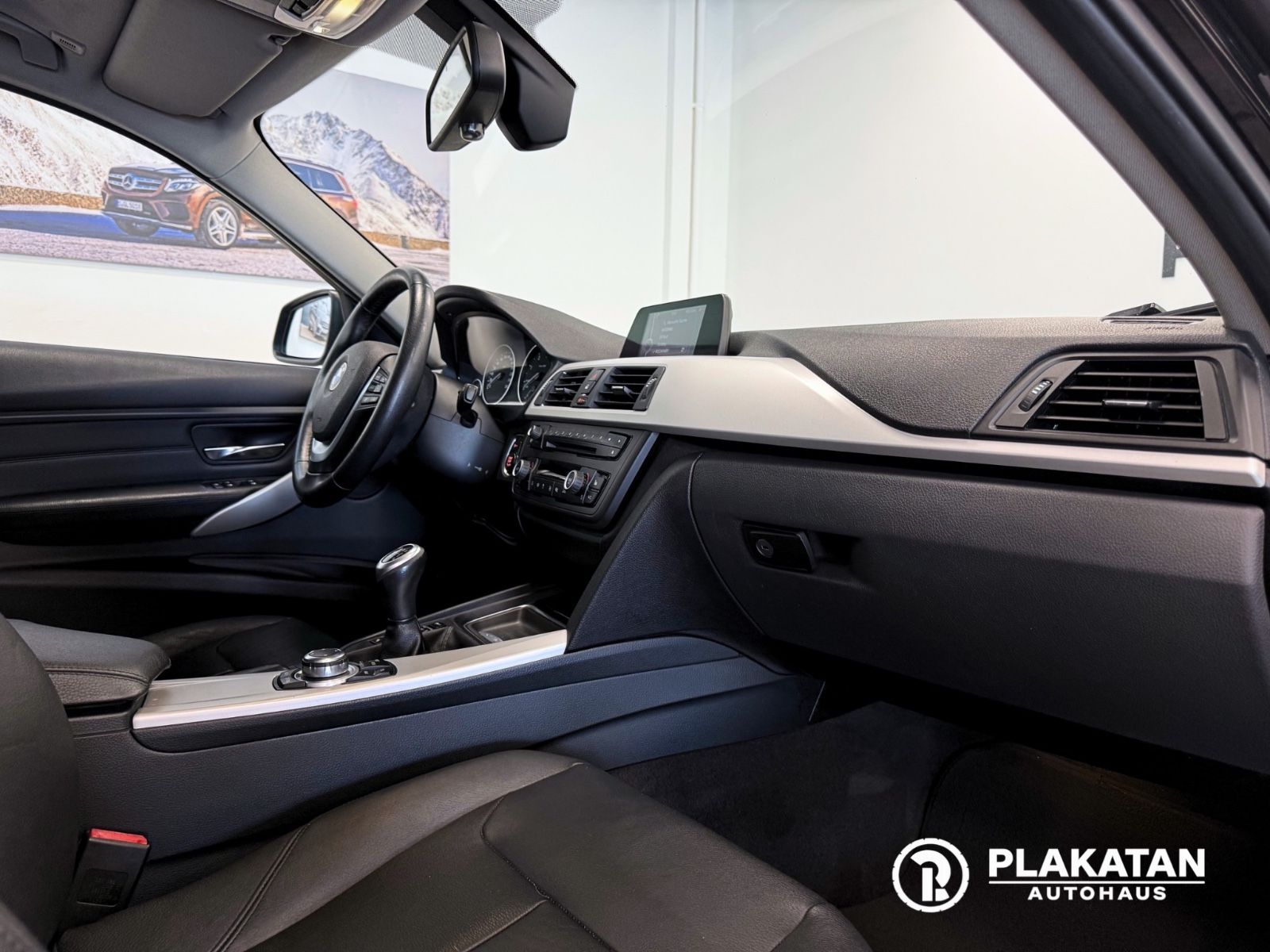 Fahrzeugabbildung BMW 318d Touring Leder Navi Bi-Xenon