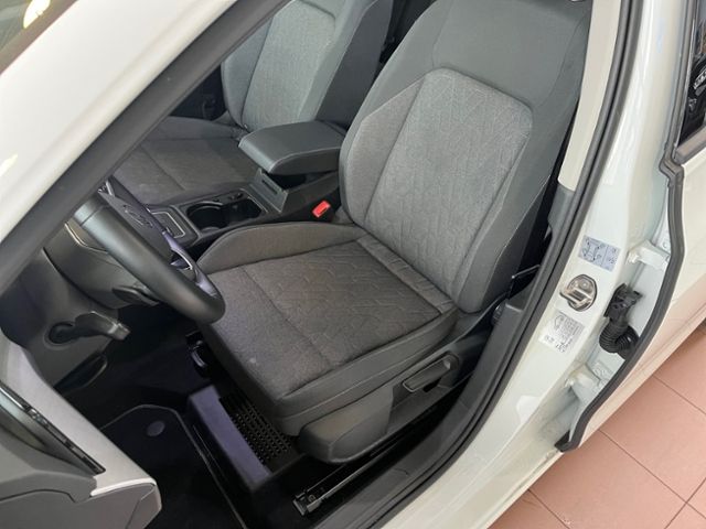 Fahrzeugabbildung Volkswagen Golf 1.5 eTSI DSG Life KESSY GJR LED APP-CONNECT
