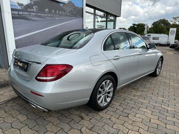 Fahrzeugabbildung Mercedes-Benz E 250 Limousine Avantgarde Pano