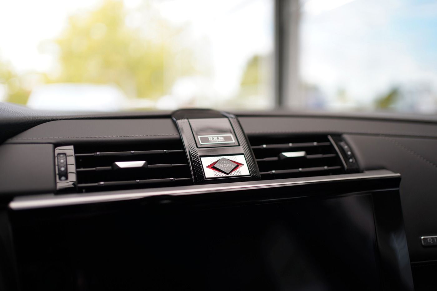 Fahrzeugabbildung DS Automobiles DS7 Crossback E-Tense 4x4 300 Ligne Noire