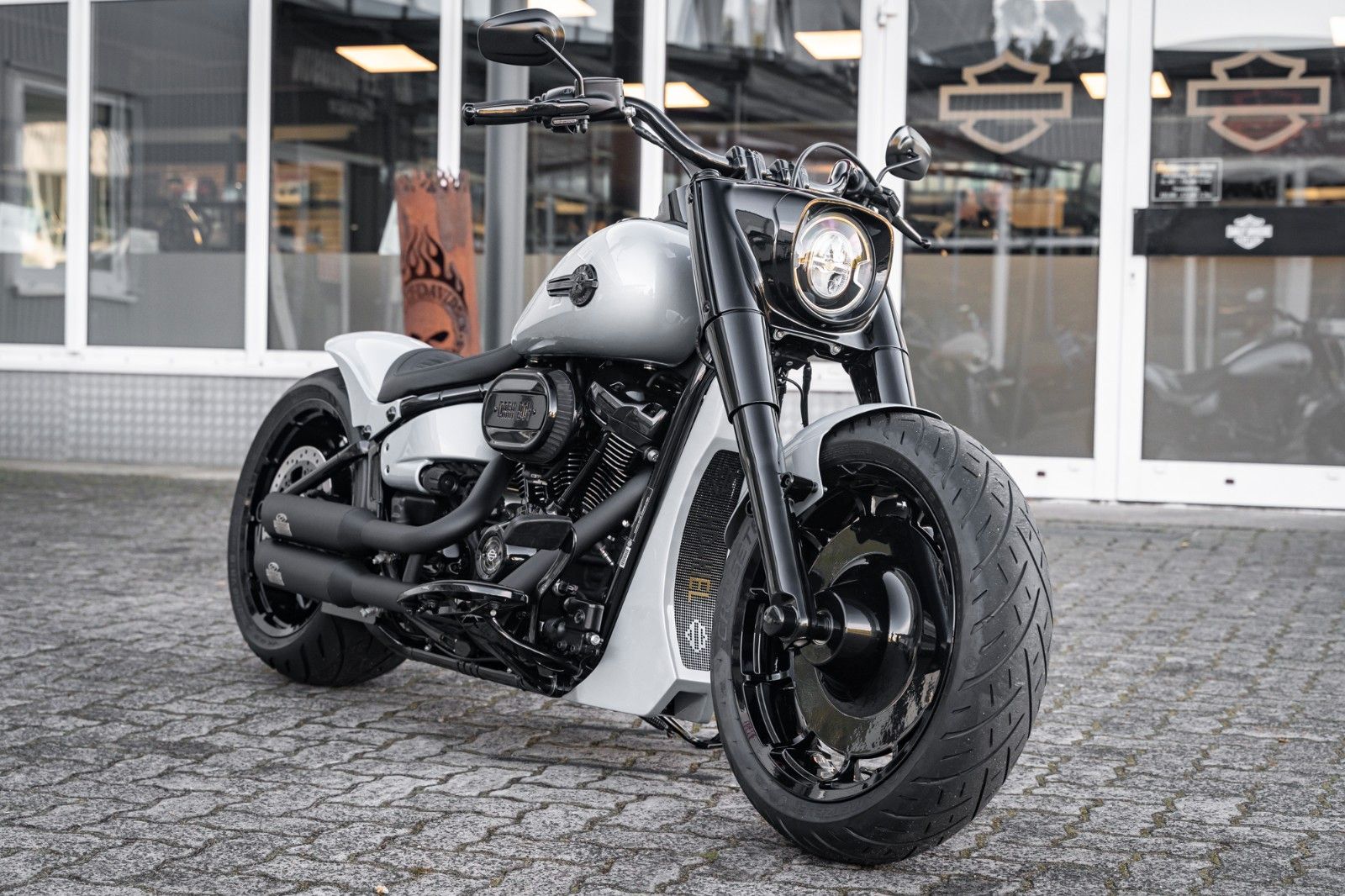 Fahrzeugabbildung Harley-Davidson SILVER DARK FAT BOY FLFBS 114 MY24 - JEKILL&HYDE