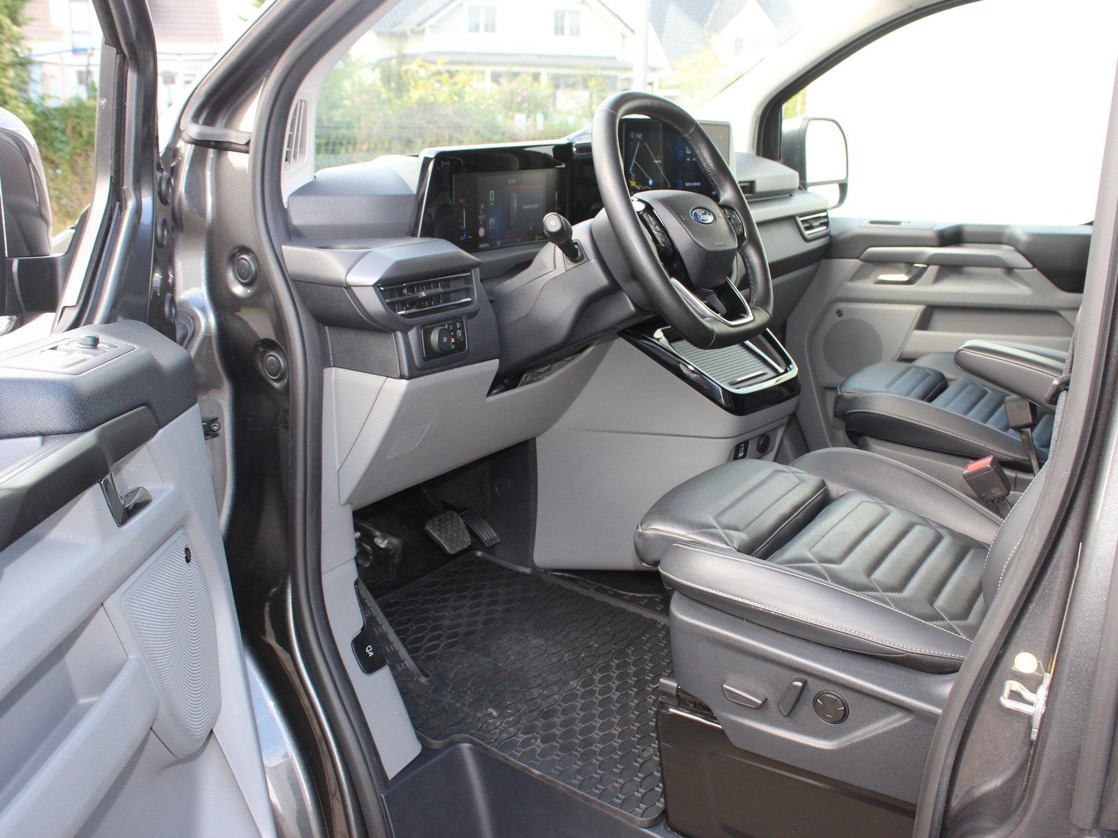 Fahrzeugabbildung Ford Tourneo Custom 320 L1 Tourneo Titanium X AWD