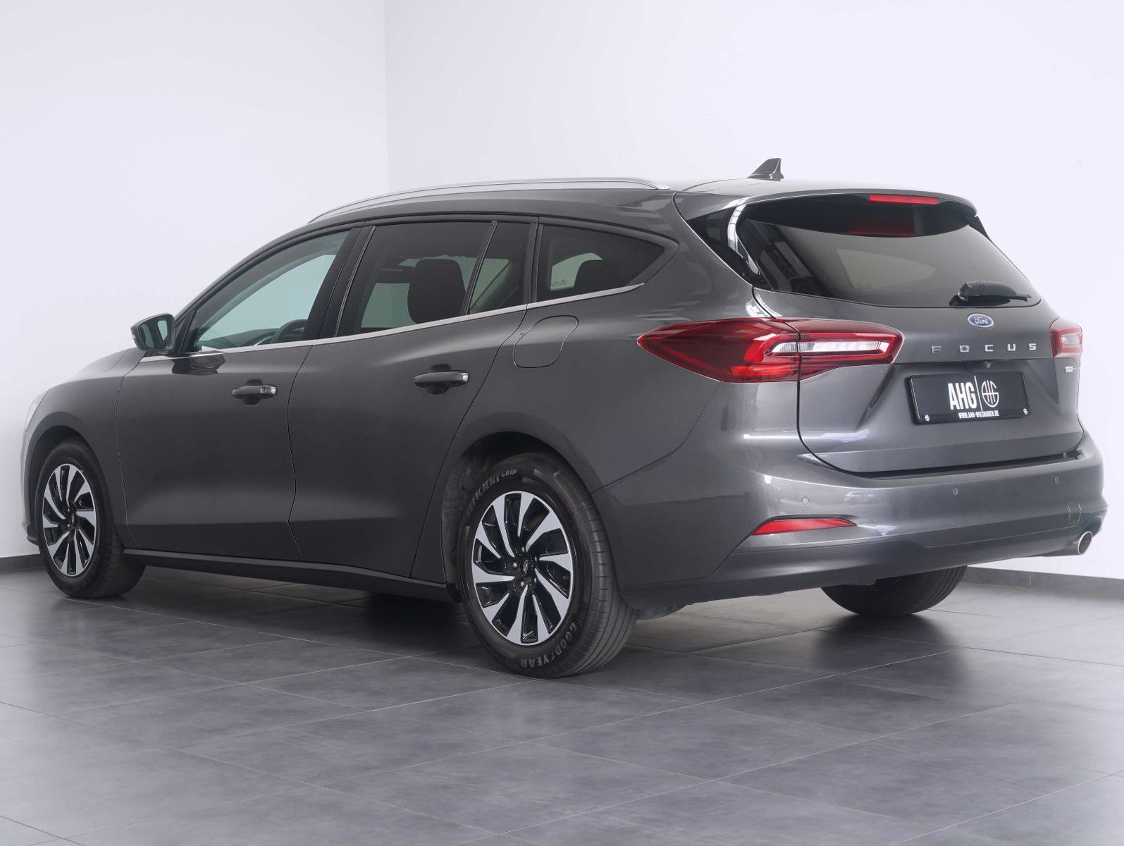 Fahrzeugabbildung Ford Focus Turnier 1.0 EcoBoost Titanium X