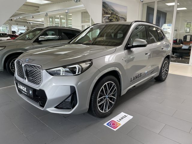 BMW iX1