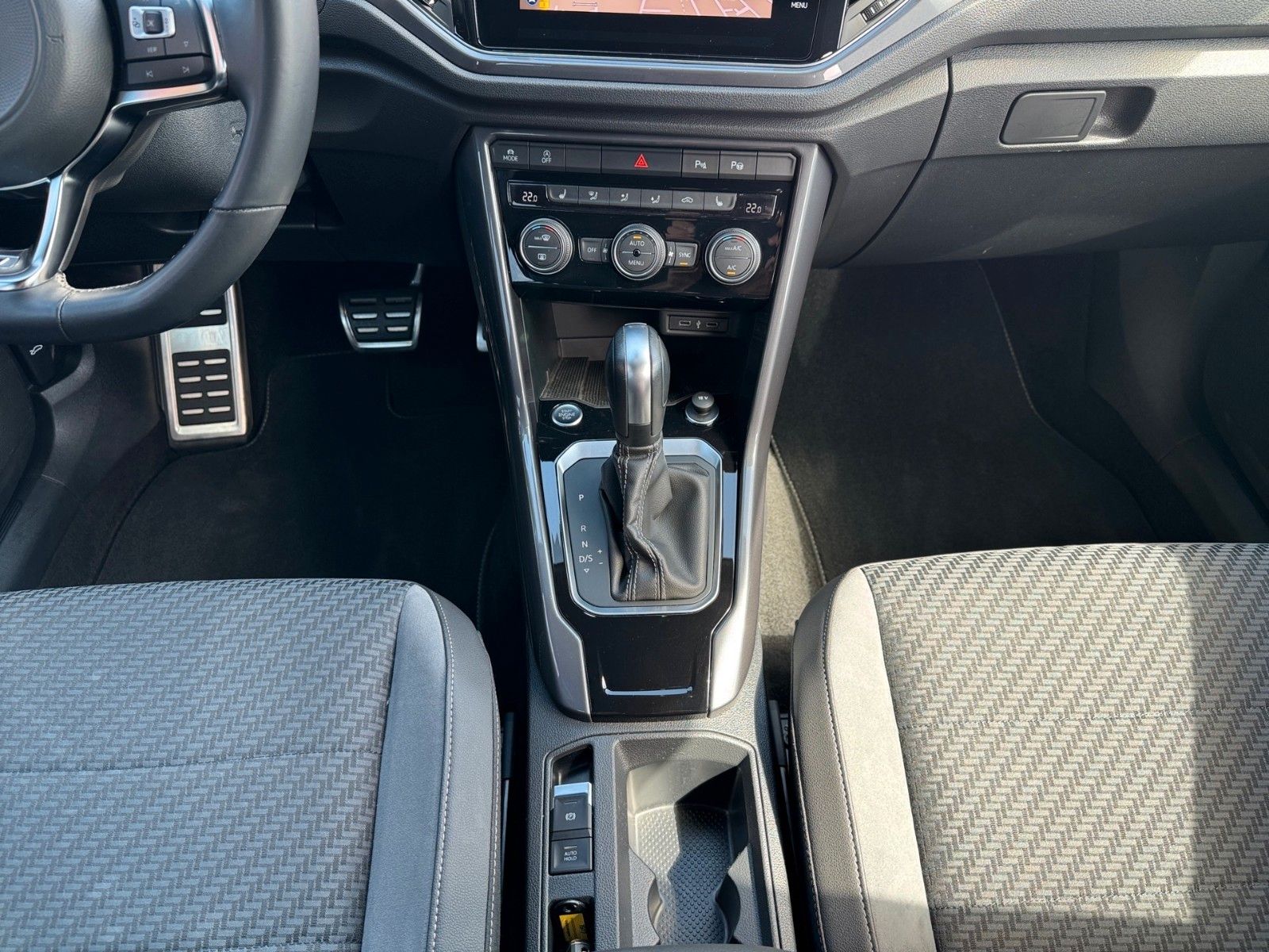 Fahrzeugabbildung Volkswagen T-Roc Sport R-Line 1.5 TSI