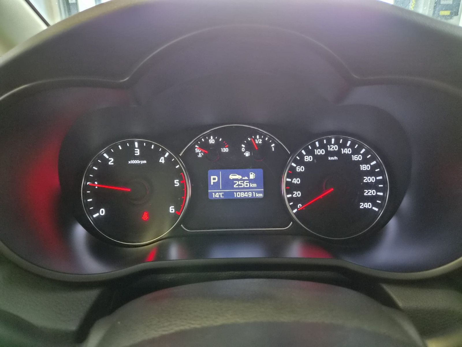 Fahrzeugabbildung Kia Carens Dream Team / NAVI / KLIMA / AUTOMATIK