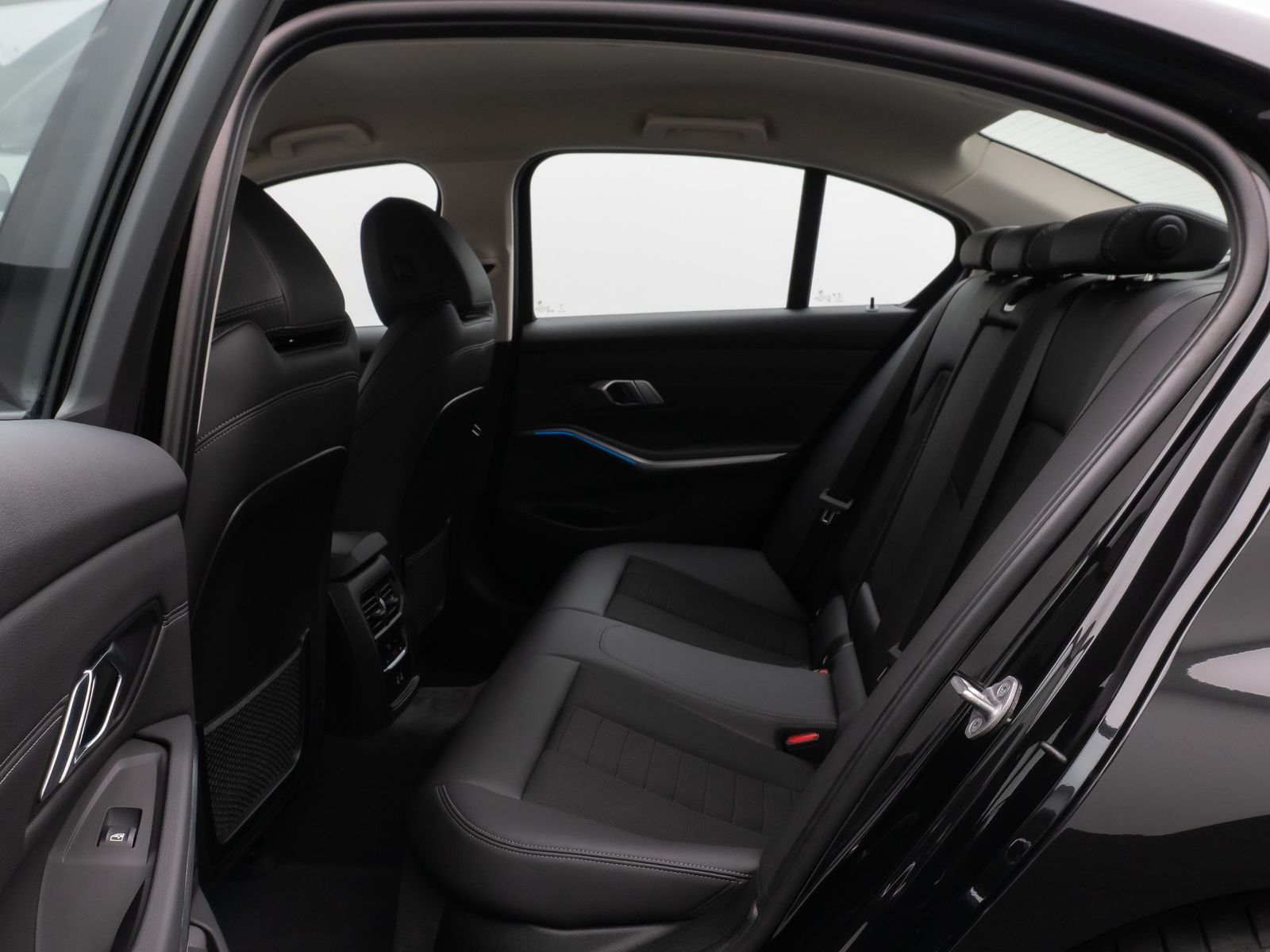 Fahrzeugabbildung BMW 330d xD Lim. Kamera DAB Leder Alarm Sport 18Zoll