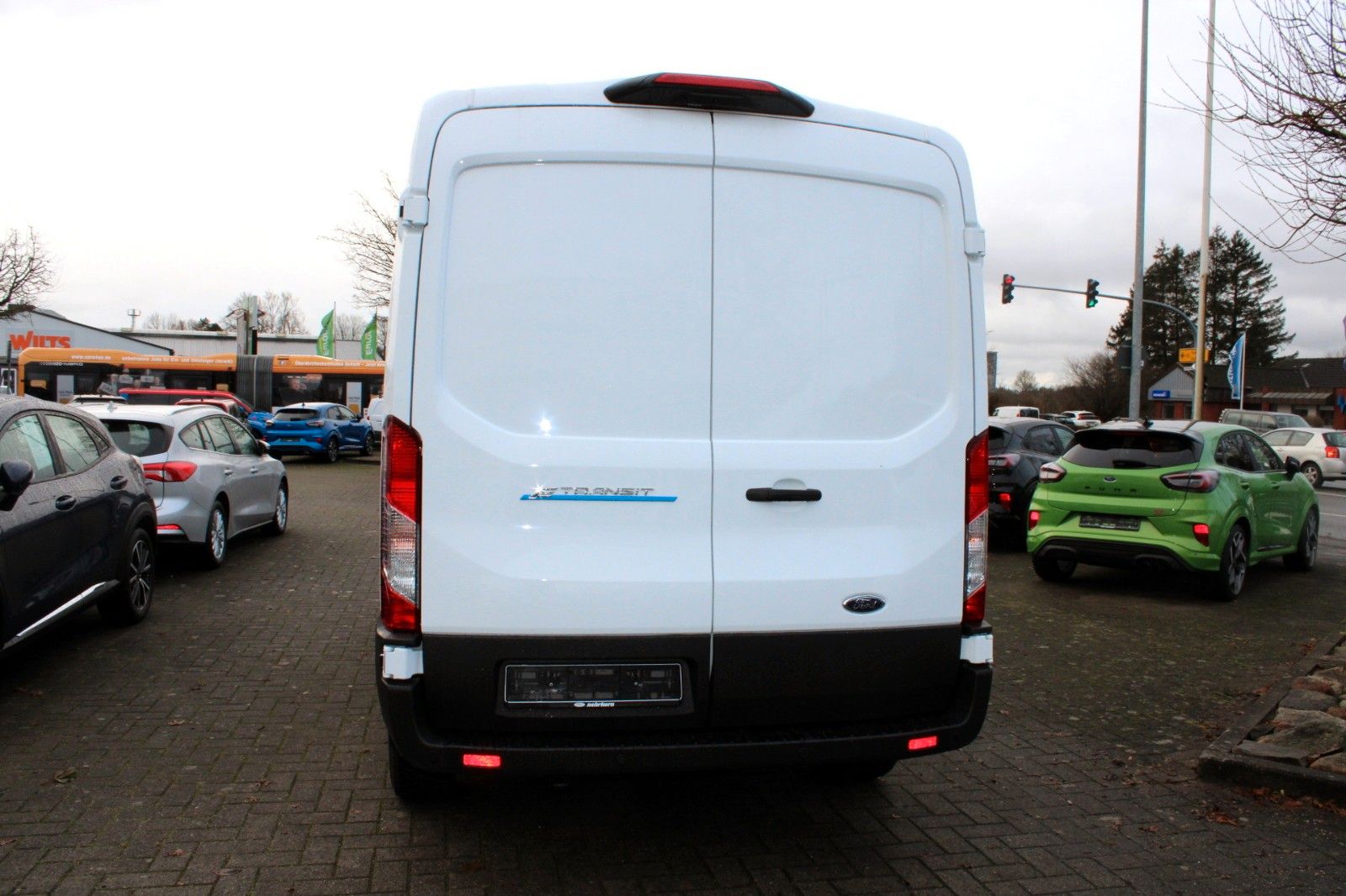 Fahrzeugabbildung Ford e-Transit 350 L3H2 TREND ELEKTRO + Technologie P